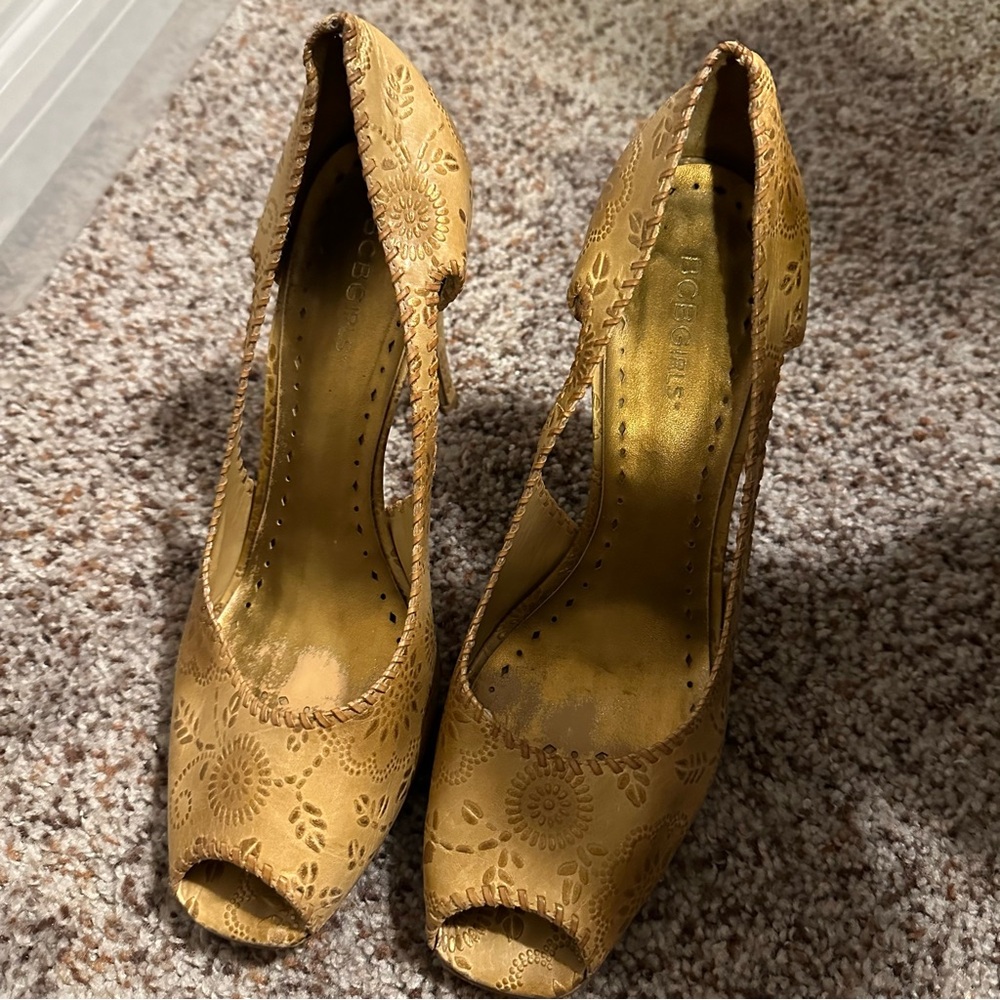 Vintage embossed leather heels